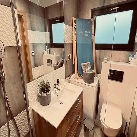 With Jacuzzi, For 3 People 펜션 Rozewie