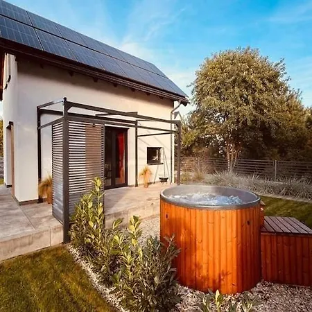 Holiday home With Jacuzzi, For 3 People